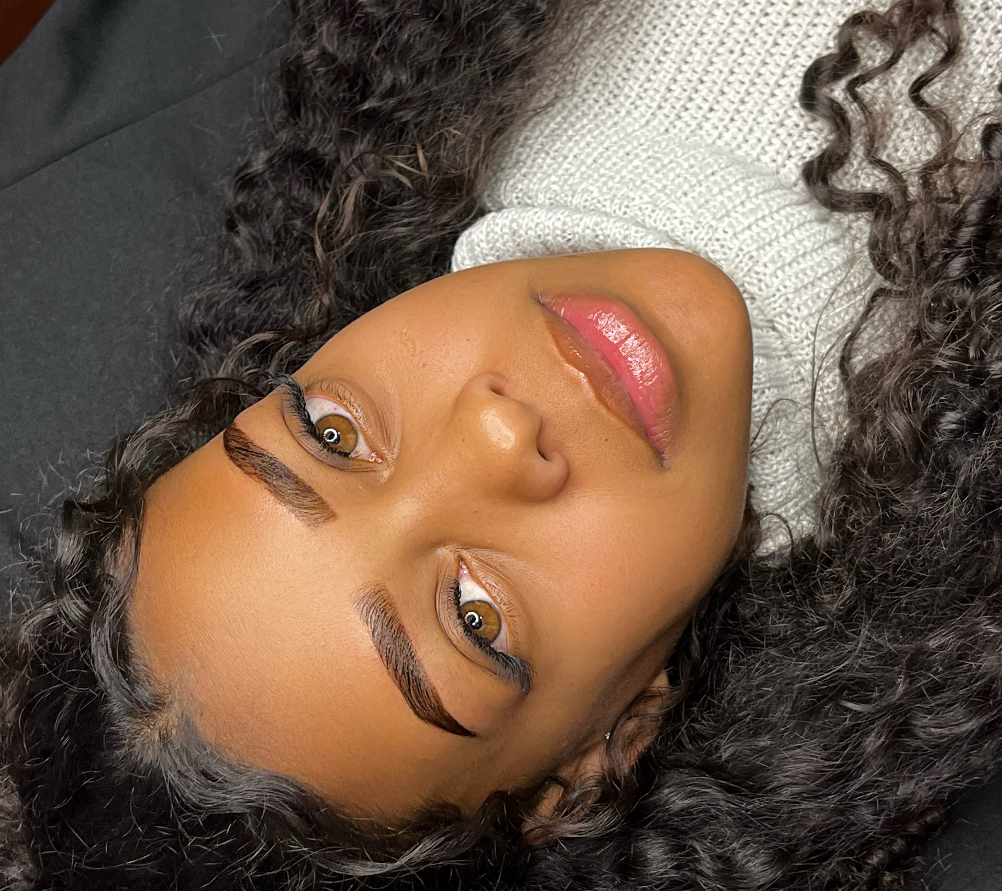 Imagem do serviço de (Combo) Extensão de cílios+ Design com henna