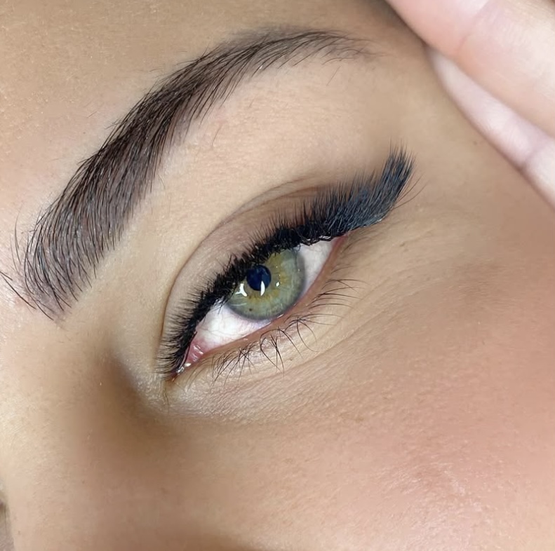 Extensão de Cílios – Efeito Fox