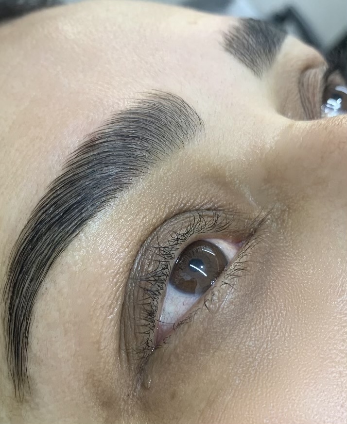 Imagem do serviço de Desing de sobrancelhas com tintura