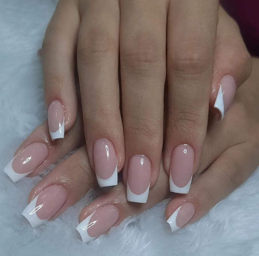 Imagem do serviço de MANUTENCAO DECORADA COM ESLATACAO GEL OU GLITER + CUTICULA